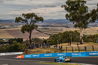 Bathurst 12 Hour: Marciello leads with three hours to go