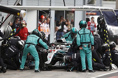 Mercedes y la FIA explican el "farol" a Ferrari en el pitstop de Monza