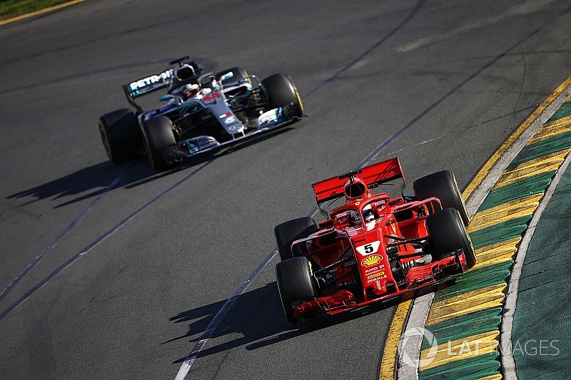 Hamilton ungkap alasan kendurkan tekanan lawan Vettel