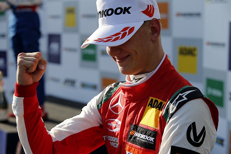 Schumacher: ragyogó esélyem van a címre, de egyszerre csak egy lépés
