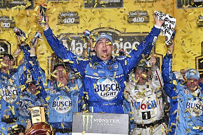 Harvick supera Truex no fim e conquista 5ª vitória de 2018