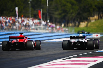 Így kerülte ki Räikkönen a sérült Red Bullt a Francia Nagydíjon: videó