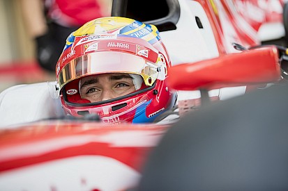 VÍDEO: Leclerc faz onboard de teste em novo F2 com celular