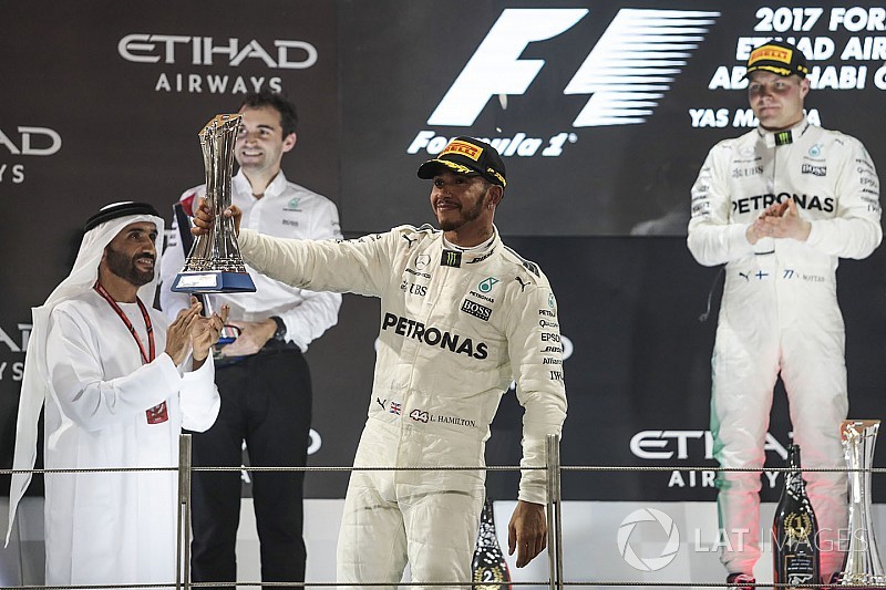 Saját emoji-készletet készített Lewis Hamilton