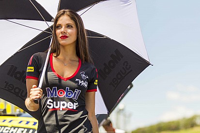 Grid girls esquentam bastidores da Stock Car no Velo Città