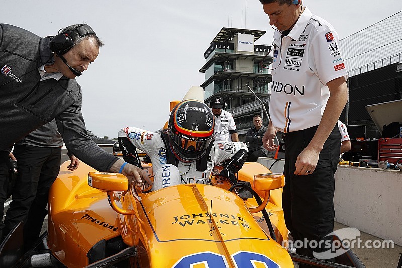 【インディ500】アロンソ”ルーキーテスト”完了、110周を走破