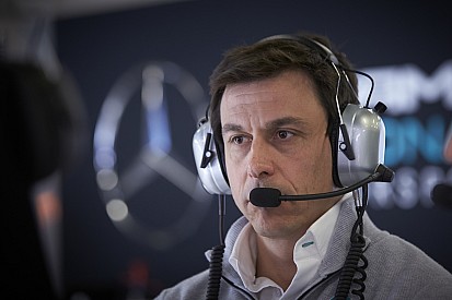 Mercedes cogita seguir Ferrari e estabelecer equipe B na F1