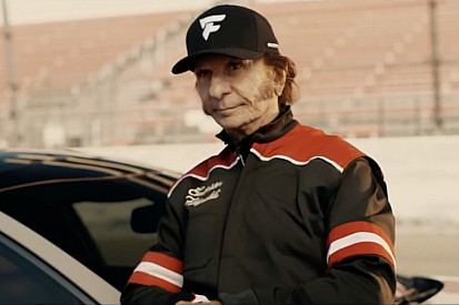 Fittipaldi estrela comercial com vocalista do Aerosmith