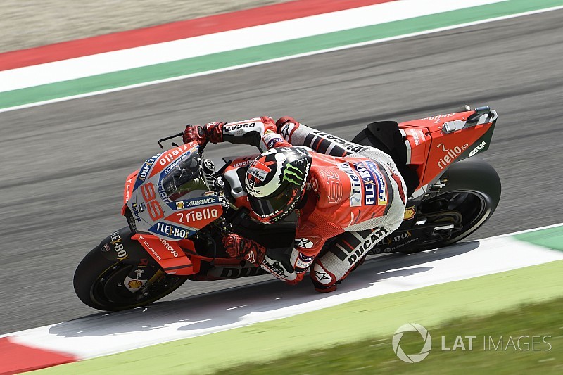 Лоренсо одержал первую победу в составе Ducati