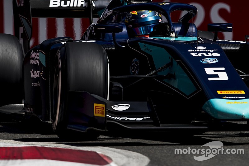 Albon marca pole em Baku; Sette Câmara larga em quinto