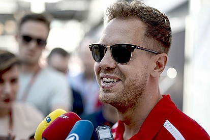 Vettel: "Non posso aiutare Ricciardo a mettere una firma sul contratto!"
