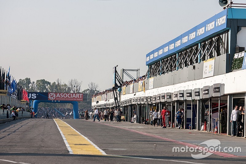 Charlie Whiting ha ispezionato il circuito di Buenos Aires