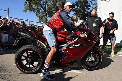 Hamilton fará mais projetos de moto com MV Agusta