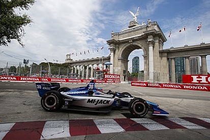Sato marca un récord no oficial en la tercera práctica