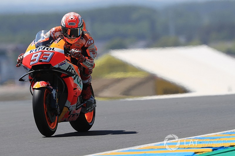 Márquez aproveita erros de rivais e vence 3ª seguida