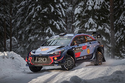 Sweden WRC: Neuville leads Mikkelsen, Ogier off the pace