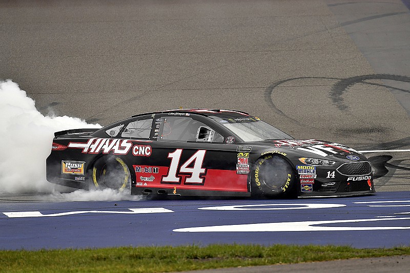 NASCAR Cup Series: Bowyer menang, SHR dominan
