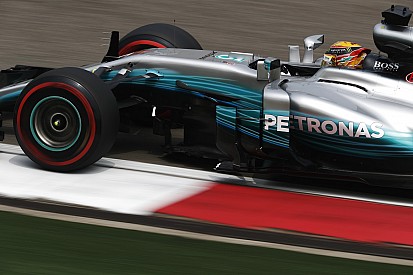 Wolff dice que la "complicada" pretemporada ha retrasado a Mercedes