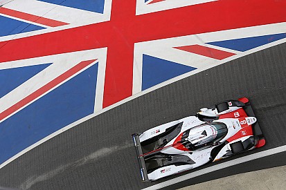 Alonso egyik gyorsköre a Toyota LMP1-es autójával Silverstone-ban