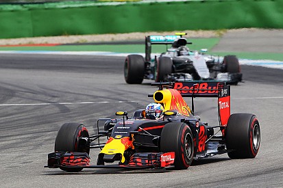 Red Bull націлені на Mercedes