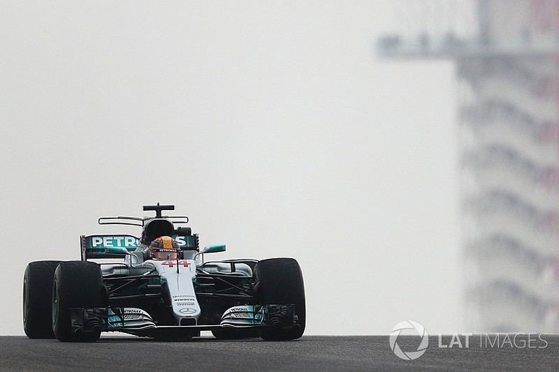 EL1 - Hamilton fend le crachin ; Alonso englué au garage