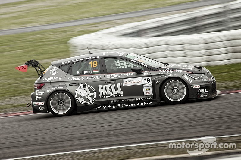 Il terzo pilota del B3 Racing Team è il 16enne Attila Tassi