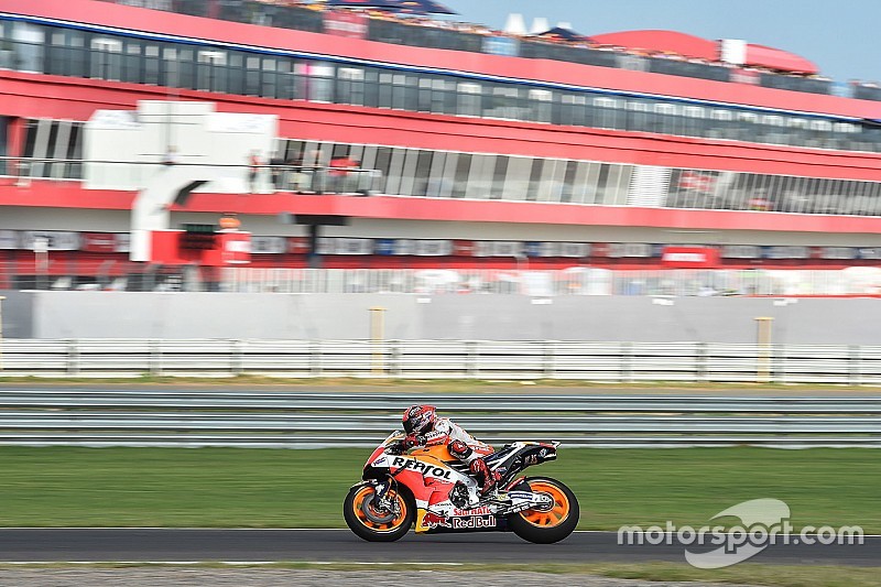 Pembalap MotoGP dipaksa pakai kompon ban hard saat latihan