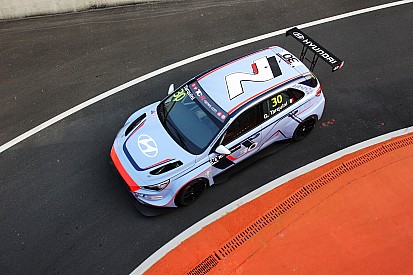 TCR у Китаї: Тарквіні виграв першу гонку