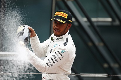 Hamilton: "Ya le dije a Vettel que iba a ir a por él en China"