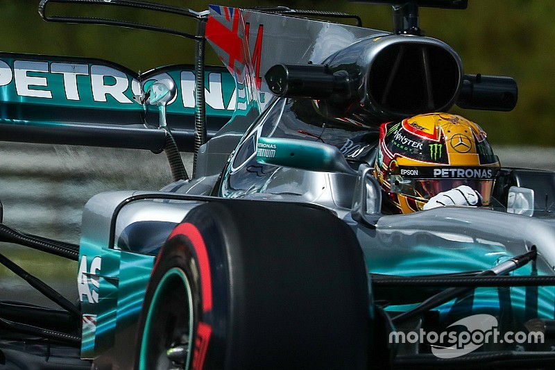 Hamilton prenota la pole, ma sul filo dei decimi con Ferrari e Red Bull