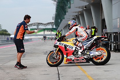 Pedrosa marca el paso en Sepang