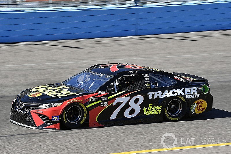 Martin Truex Jr. vence a Kyle Larson por la pole de Phoenix