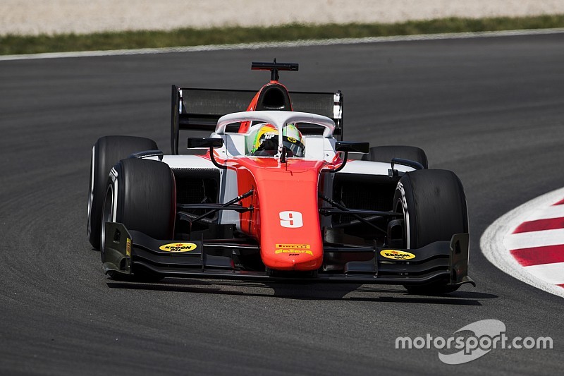 Elképesztő jelenet az F2-es versenyről: videó