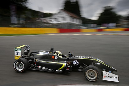 Norris gana la primera carrera de Spa y sus rivales naufragan