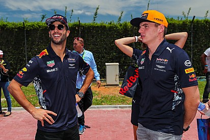 Ricciardo és Wolff vicces eszmefuttatása a Ferrarik ellen