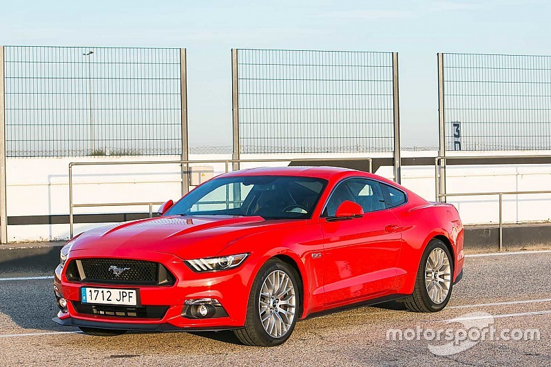 Los cinco coches más baratos con 300 CV (o más)