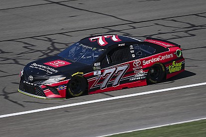 Erik Jones lidera la segunda práctica en Fontana