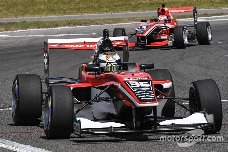 Verschoor ook derde in zondagse races in Taupo