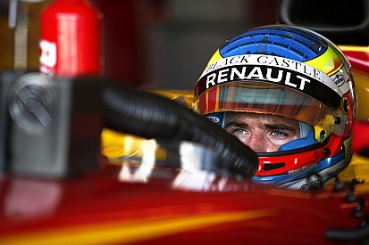 VIDEO: Rowland, estrella de F2, muestra su talento en el simulador