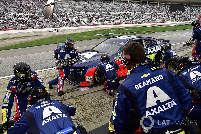 Problems surface with NASCAR-mandated pit guns at Atlanta