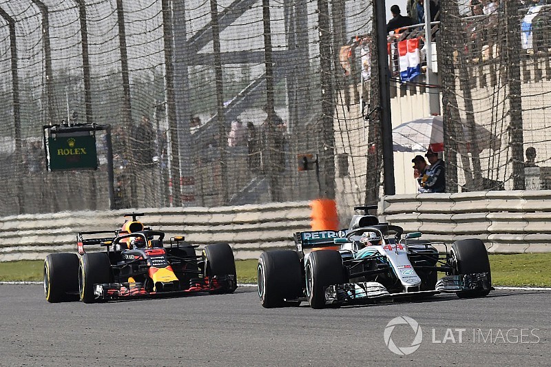 Coulthard, Hamilton'ın lastik sorunu yaşadığını düşünüyor