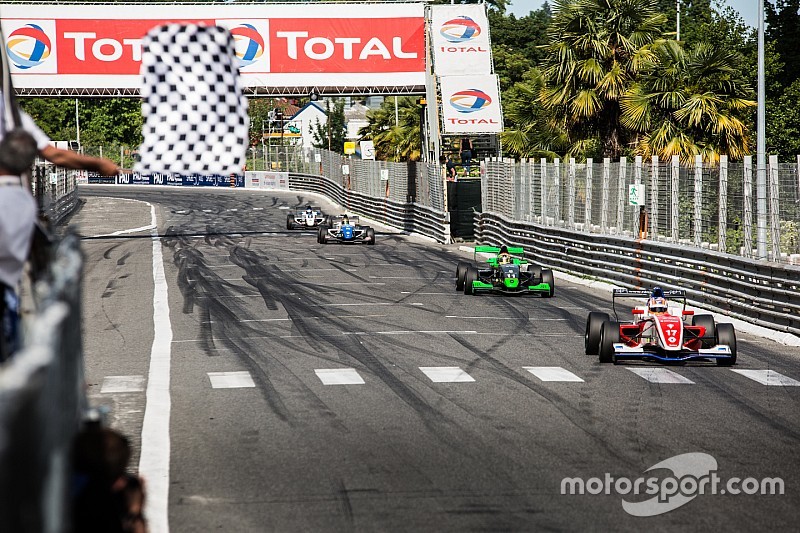 Eurocup Pau: Peroni juarai Race 2, Presley tertabrak