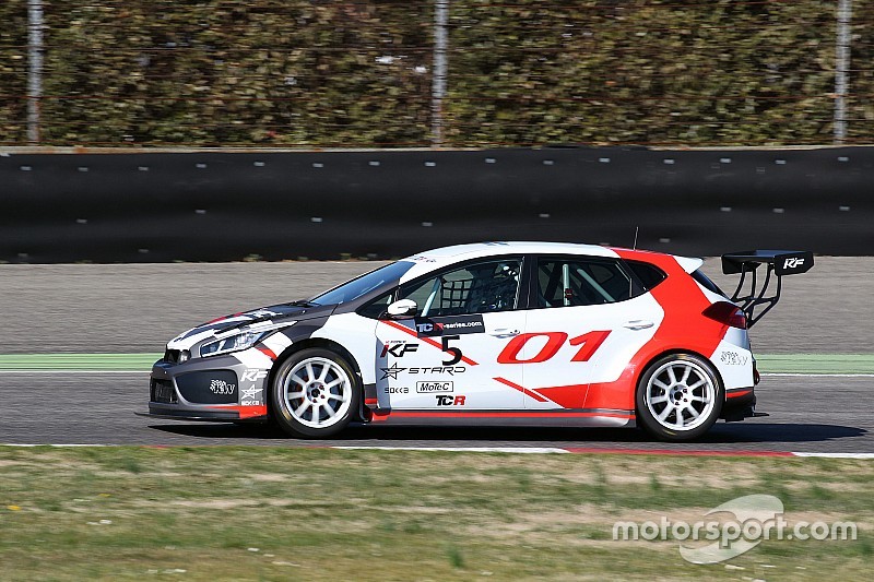 Zengő Motorsport sceglie Ficza per il debutto della KIA cee'd TCR
