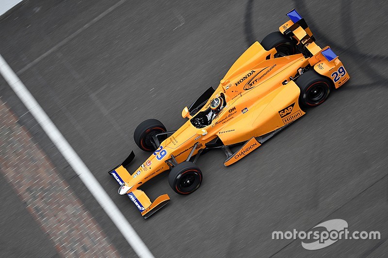 Photos - Les premiers tours de Fernando Alonso à Indy