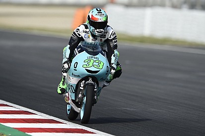 Bastianini torna alla vittoria in una gara ad eliminazione a Barcellona! E secondo c'è Bezzecchi!