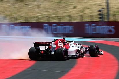 Ericsson blames wind for "strange" practice crash