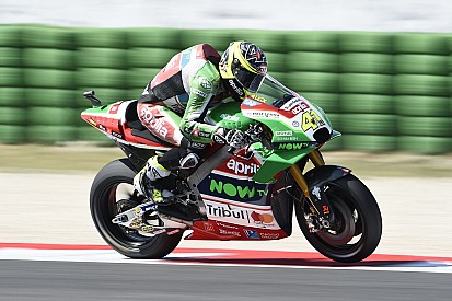 Espargaró pasará por el quirófano para no perderse la carrera y los test de Valencia
