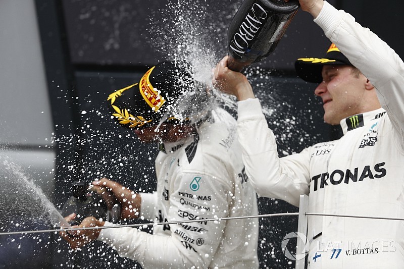 Mercedes comemora, Ferrari lamenta: frases do fim de semana