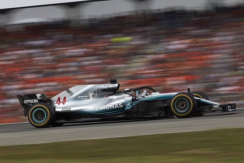 Mercedes quer Hamilton dizendo o que pensa na internet