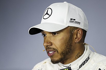 Hamilton has "empty feeling" despite leading championship